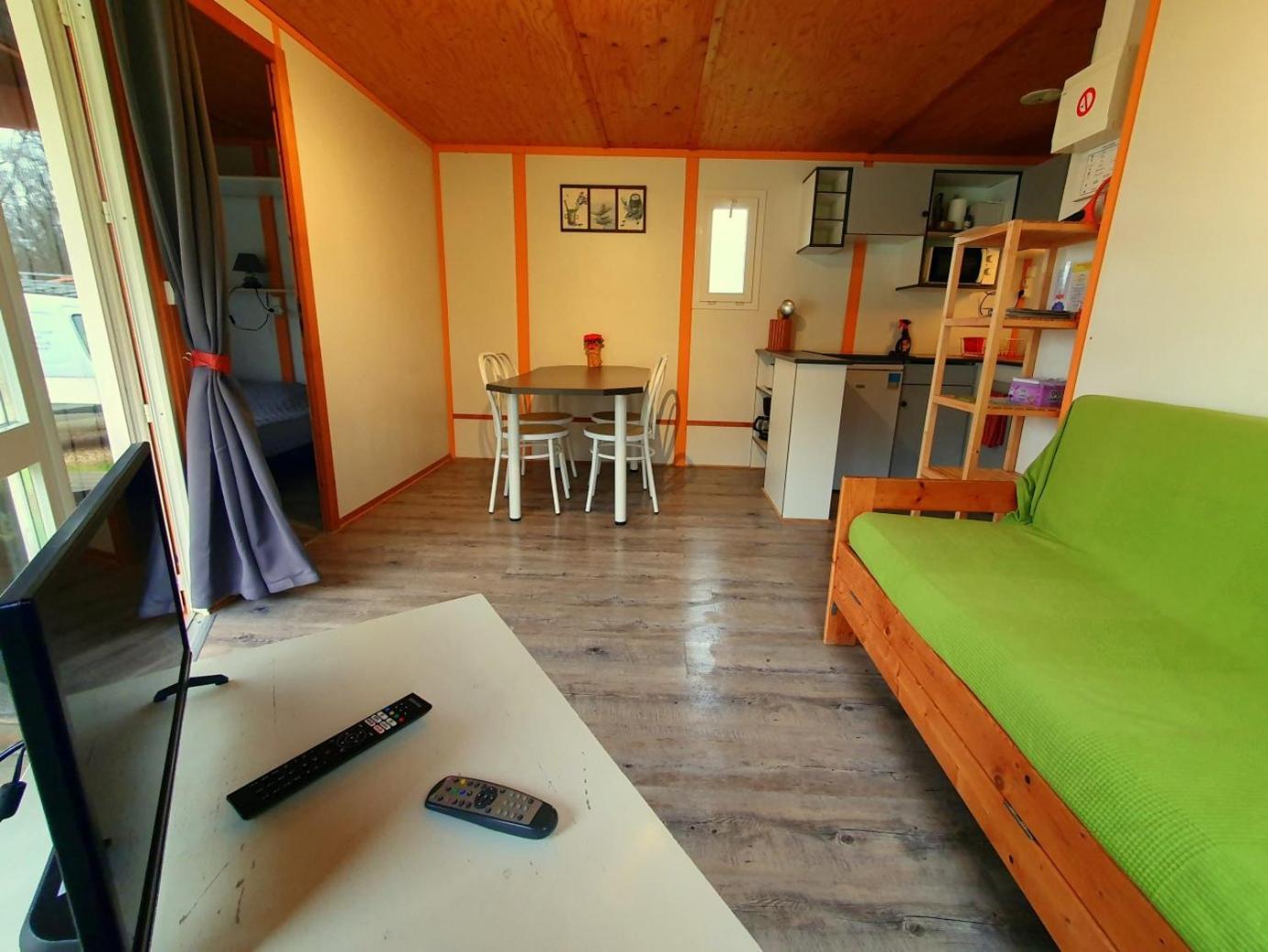 Les Chalets Du Quignon Autry-le-Chatel Esterno foto