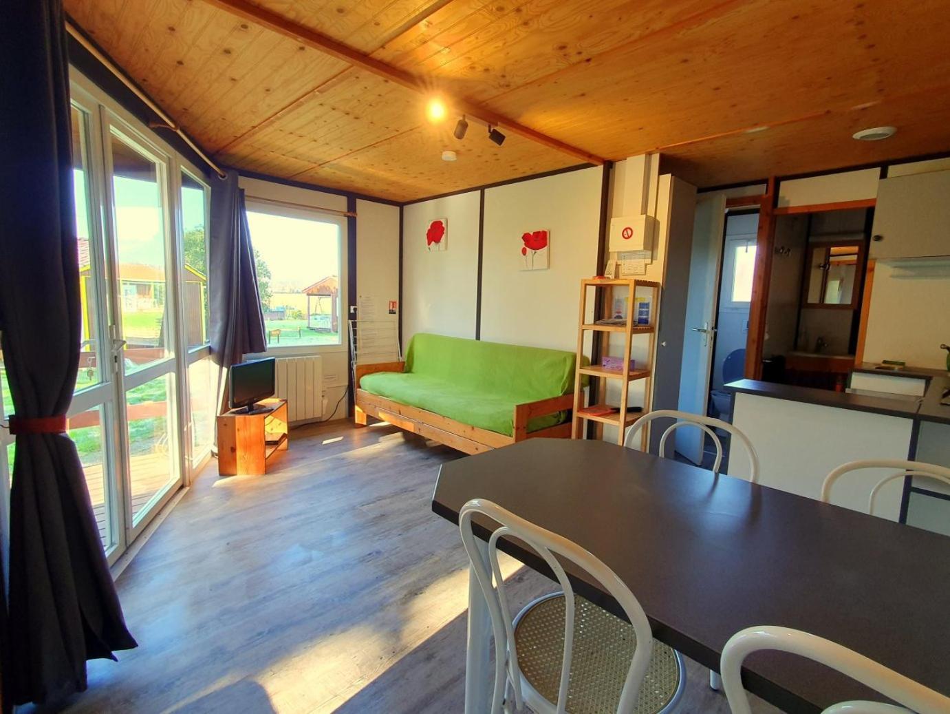Les Chalets Du Quignon Autry-le-Chatel Esterno foto